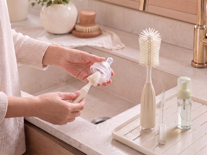 Speen schoonmaken met de speenborstel uit de Numsy borstelset