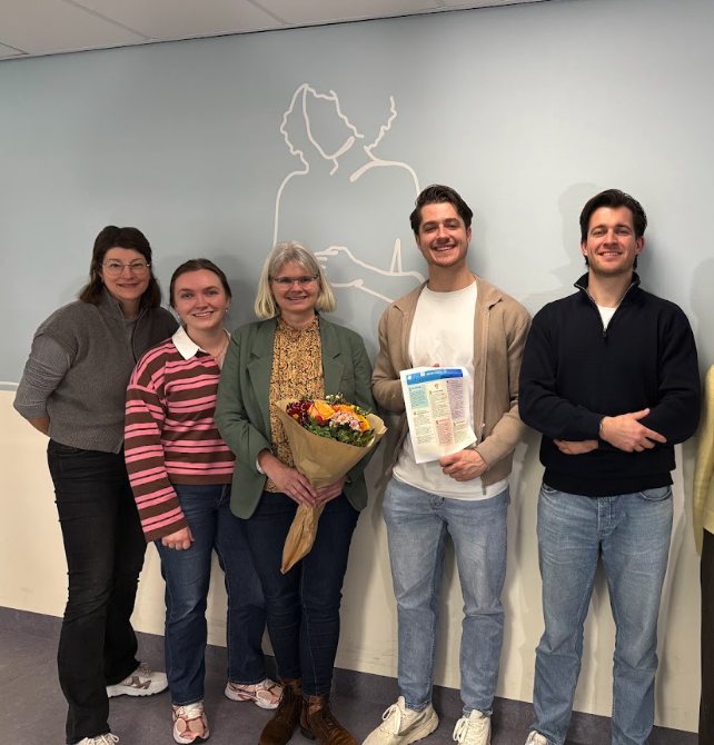 Het Numsy-team met het zorgteam van de neonatologie